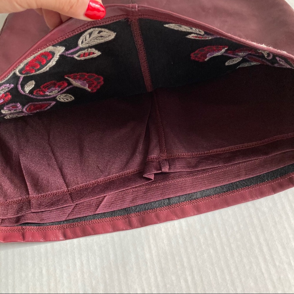 RJC | EMBROIDERED FAUX LEATHER MINI SKIRT | M - Picture 6 of 16